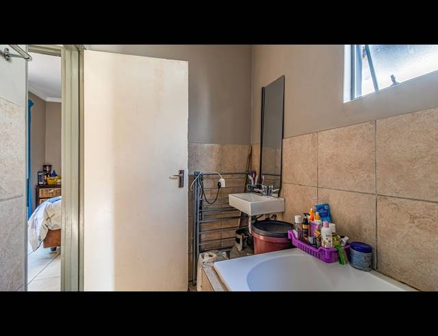2 BEDROOM HOUSE FOR SALE IN SOUTH HILLS